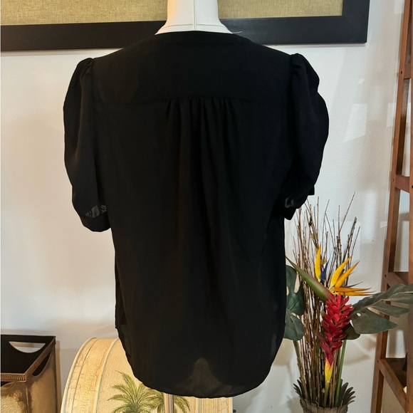 Tahari Women's Ruched Short Sleeve Blouse Bloomingdale's Black Size S/P - Picture 3 of 8